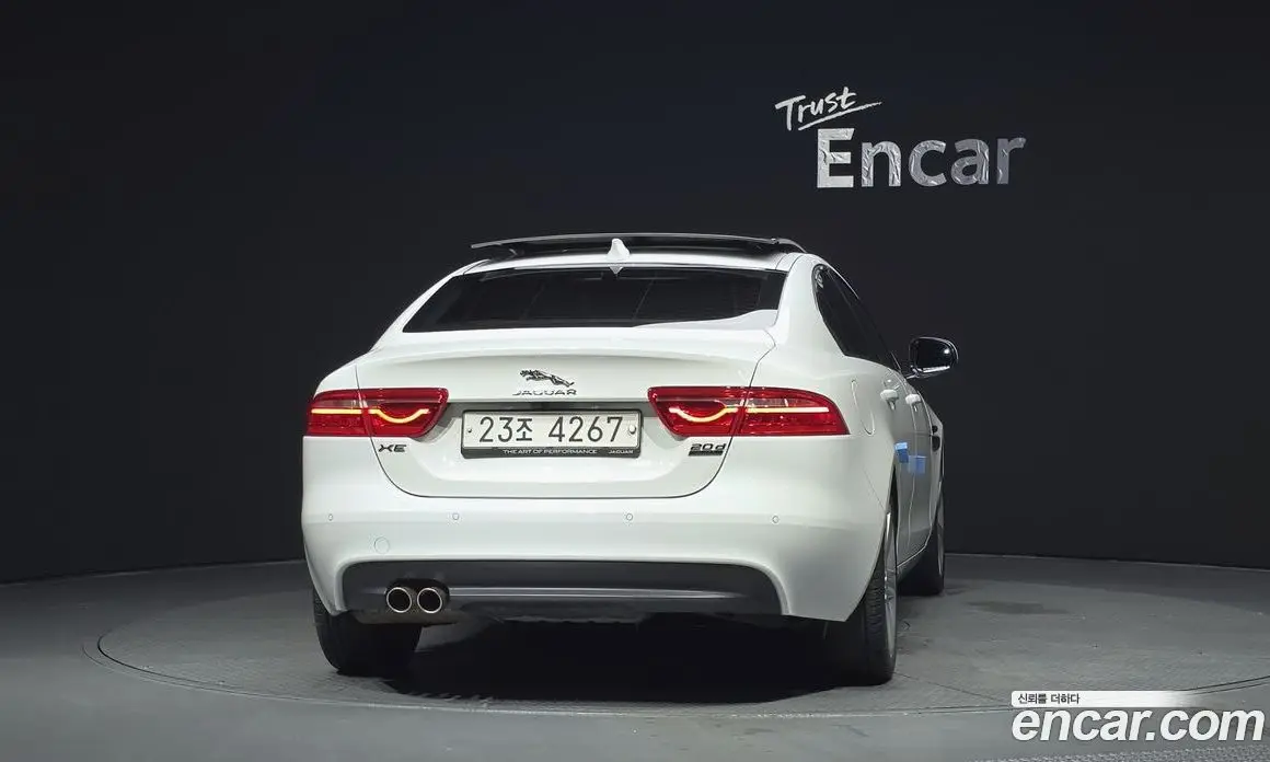 Jaguar XE 2017 2.0 автомат (гидро), фото 4