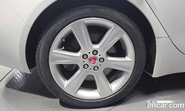 Jaguar XE 2017 2.0 автомат (гидро), миниатюра 5
