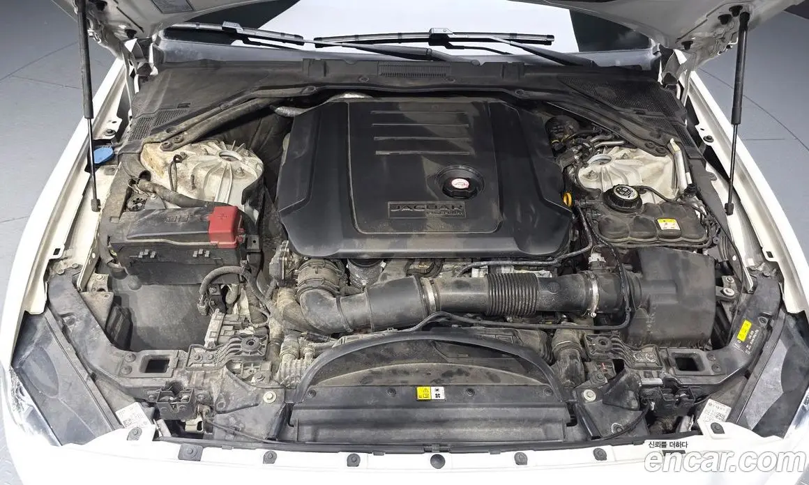 Jaguar XE 2017 2.0 автомат (гидро), фото 6
