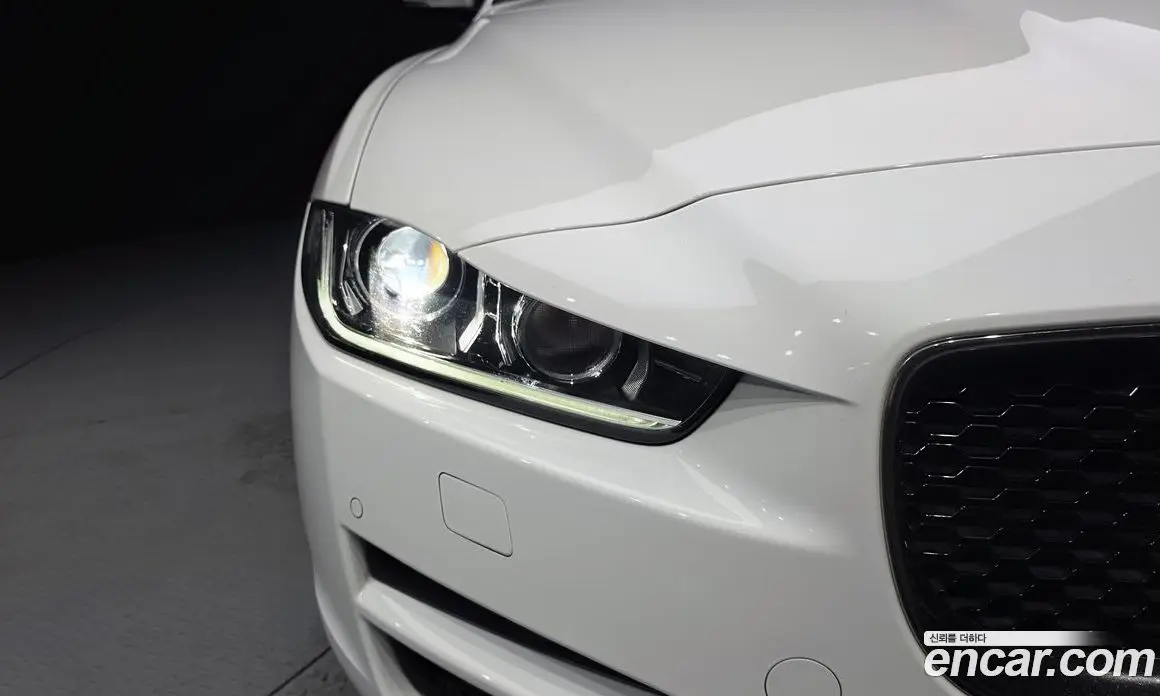 Jaguar XE 2017 2.0 автомат (гидро), фото 8