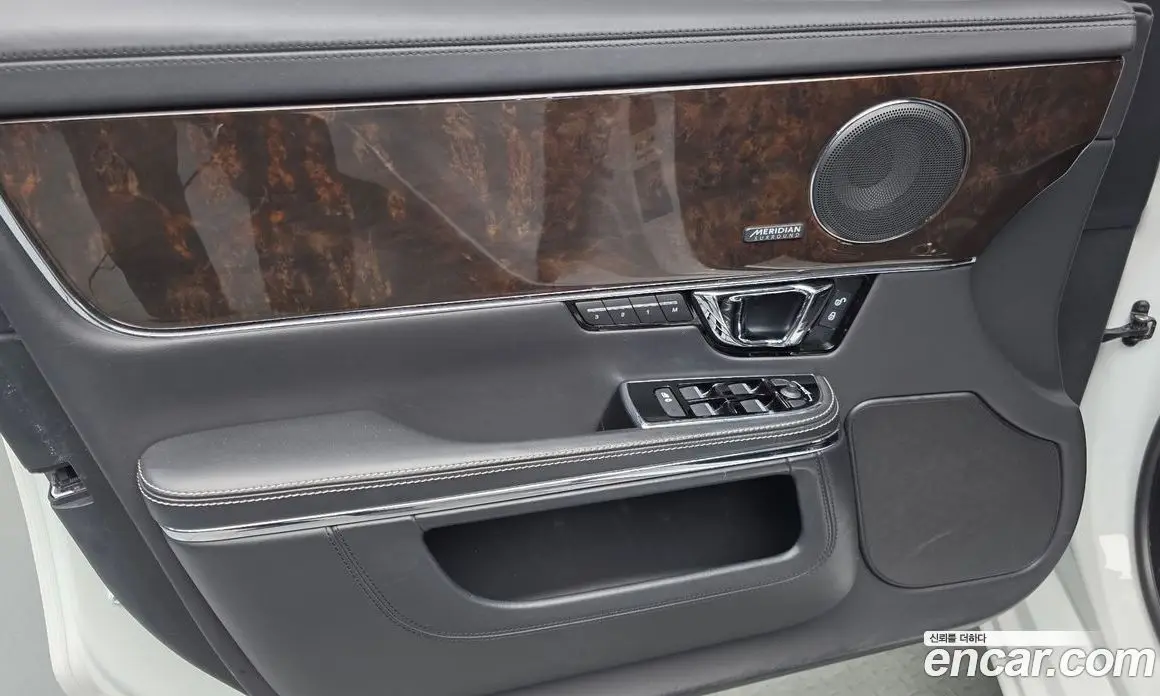 Jaguar XJ 2019 3.0 автомат (гидро), фото 14