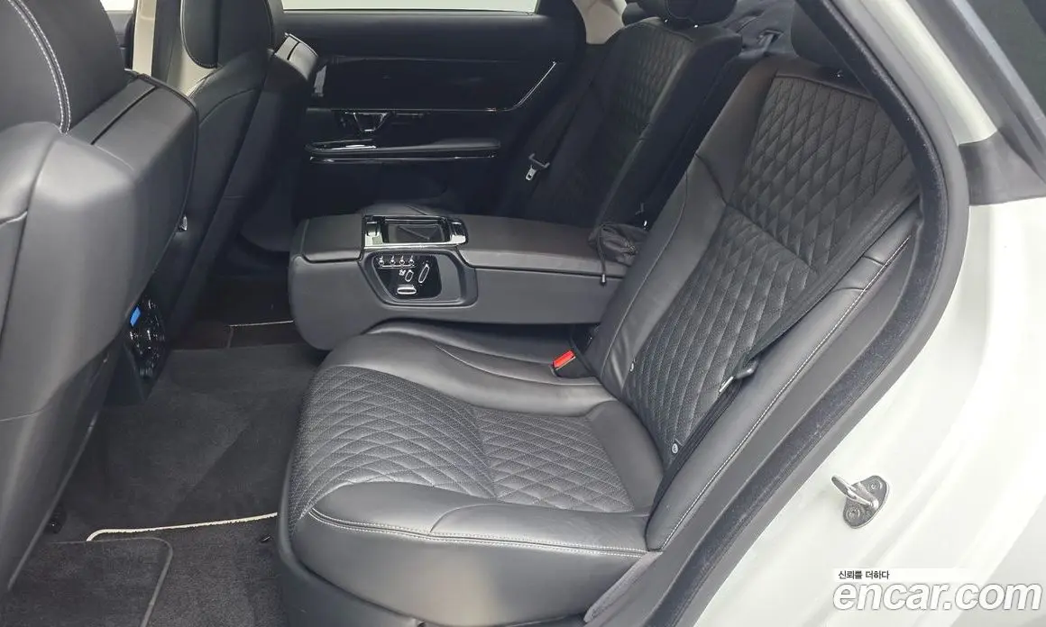 Jaguar XJ 2019 3.0 автомат (гидро), фото 16