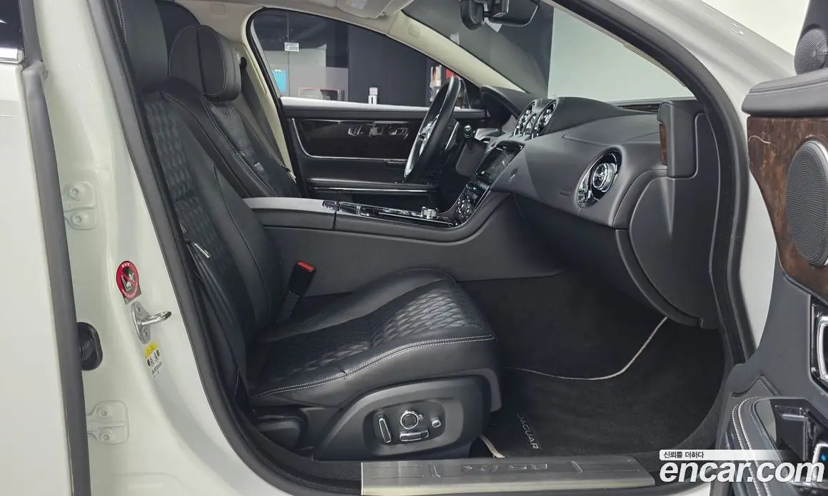 Jaguar XJ 2019 3.0 автомат (гидро), фото 17