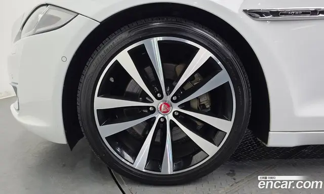 Jaguar XJ 2019 3.0 автомат (гидро), миниатюра 5