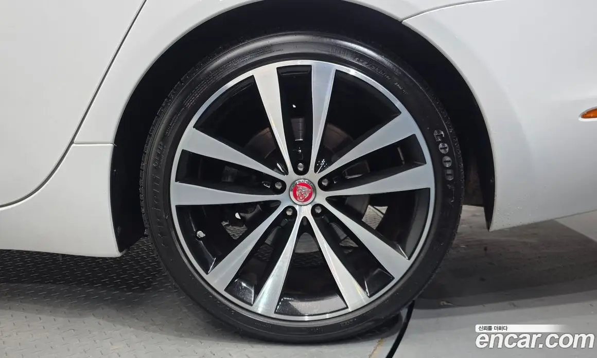 Jaguar XJ 2019 3.0 автомат (гидро), фото 7