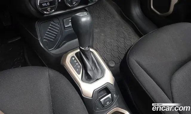 Jeep Renegade 2015 2.4 автомат (гидро), миниатюра 9