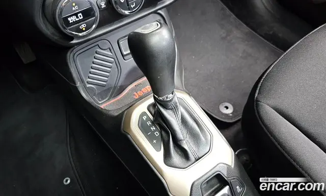 Jeep Renegade 2016 2.4 автомат (гидро), миниатюра 9
