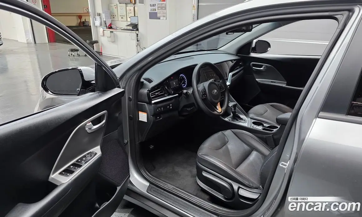 Kia Niro 2021 1.6 автомат (гидро), фото 13