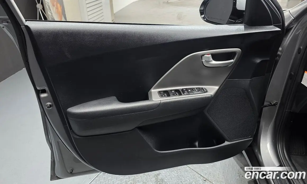 Kia Niro 2021 1.6 автомат (гидро), фото 14