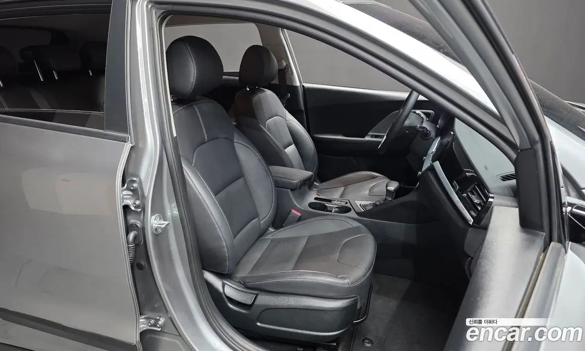 Kia Niro 2021 1.6 автомат (гидро), фото 16