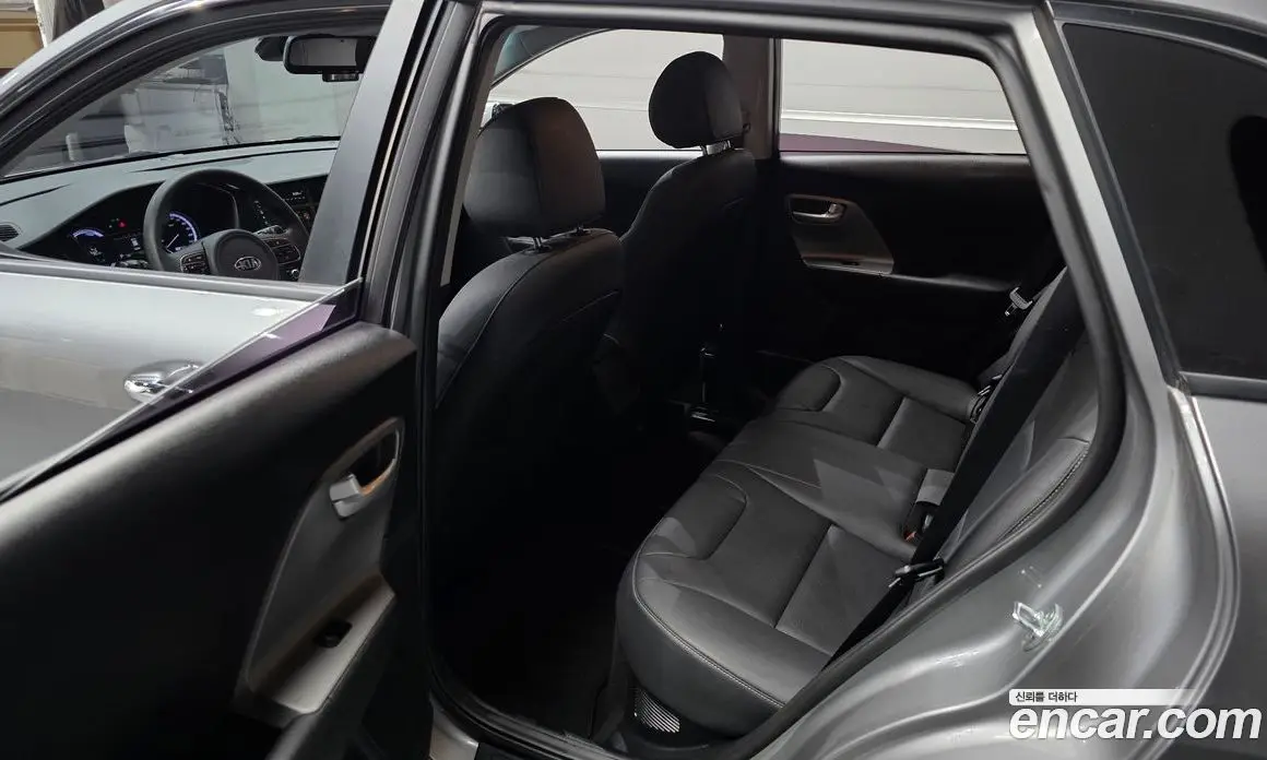 Kia Niro 2021 1.6 автомат (гидро), фото 26