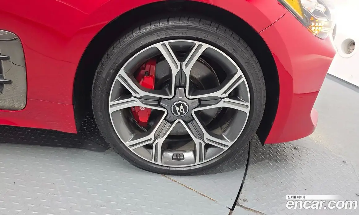 Kia Stinger 2017 3.3 автомат (гидро), фото 6