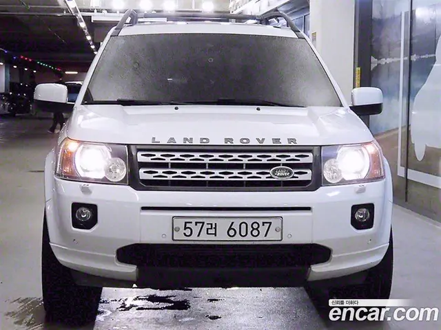 Land Rover Freelander 2012 2.2 автомат (гидро), миниатюра 2