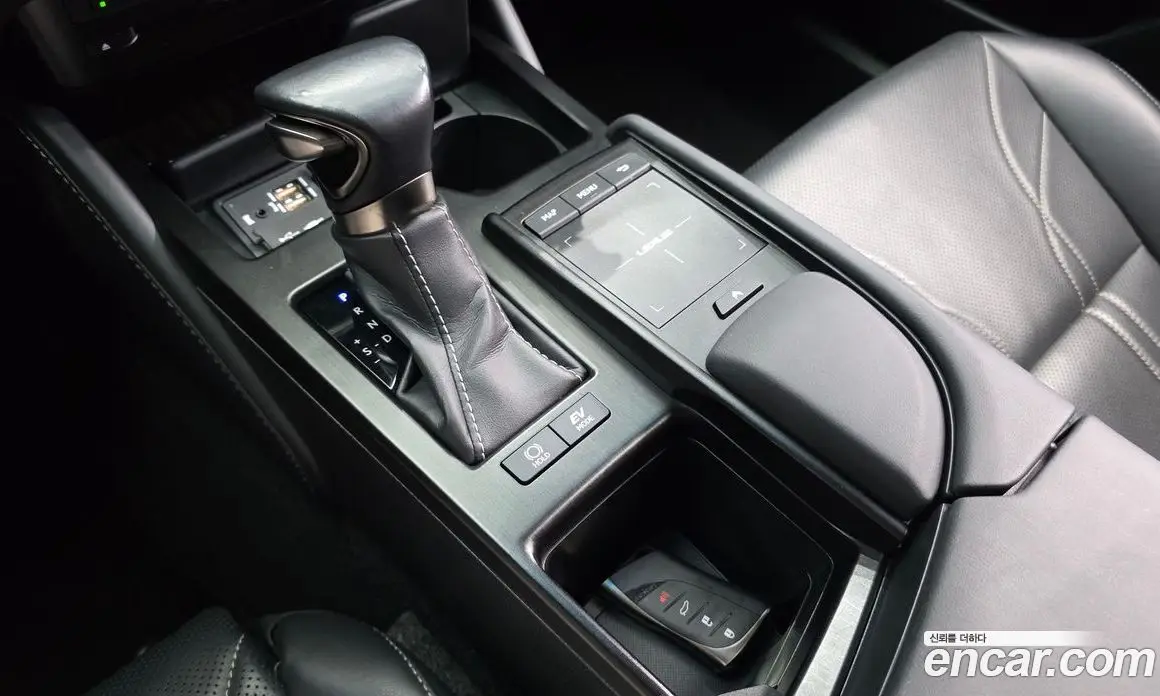 Lexus ES 2018 2.5 автомат (гидро), фото 12