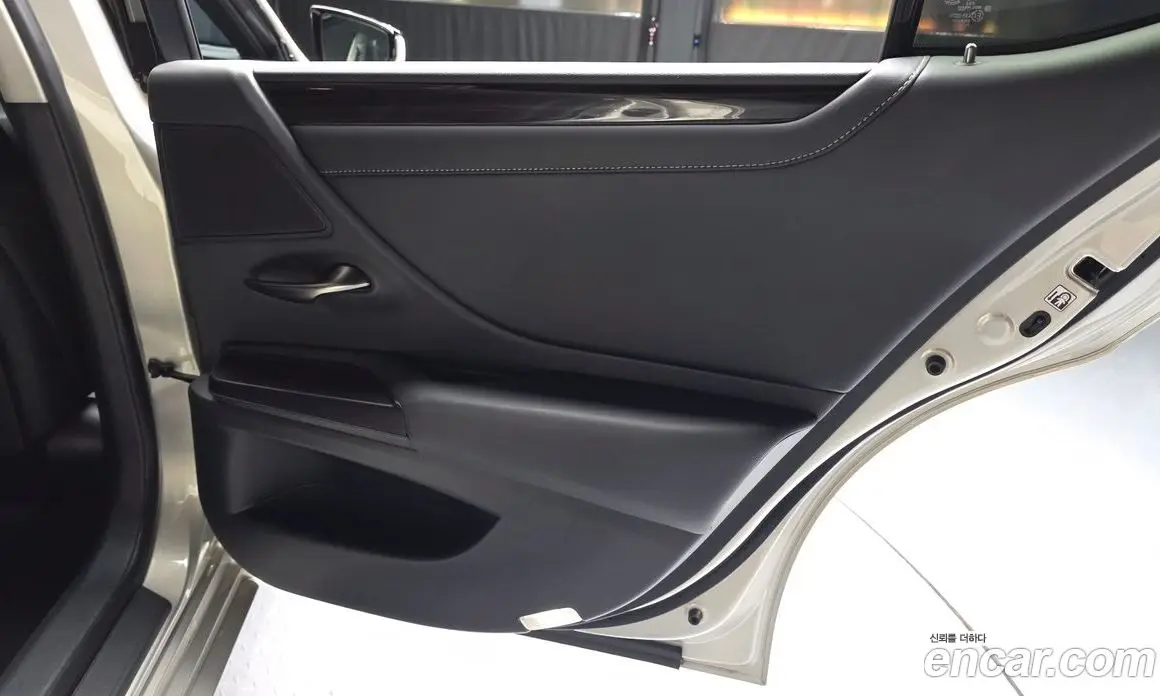 Lexus ES 2018 2.5 автомат (гидро), фото 15