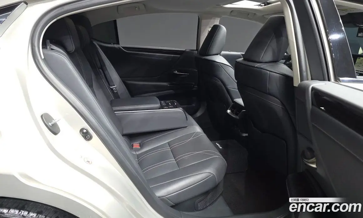 Lexus ES 2018 2.5 автомат (гидро), фото 18
