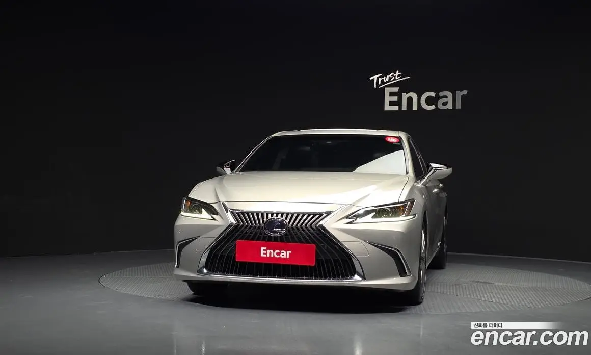 Lexus ES 2018 2.5 автомат (гидро), фото 3