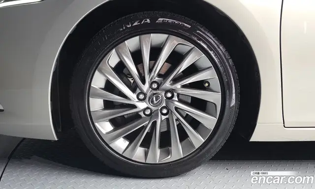 Lexus ES 2018 2.5 автомат (гидро), миниатюра 5