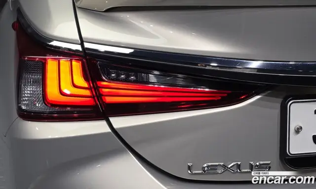 Lexus ES 2018 2.5 автомат (гидро), миниатюра 9