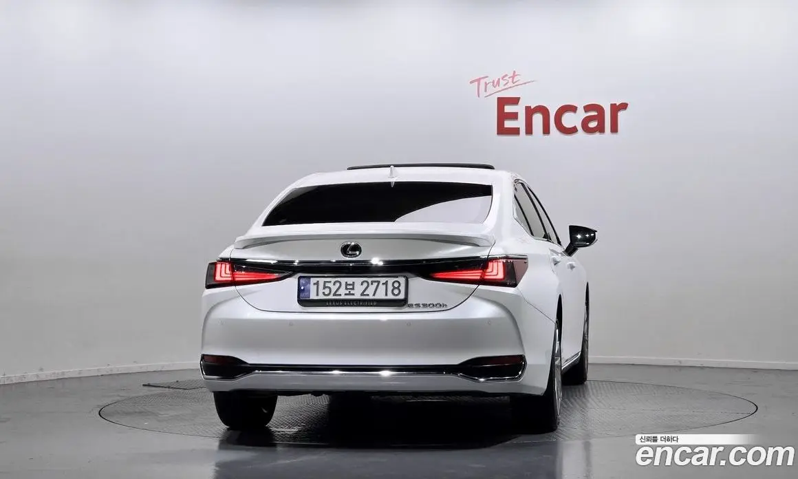 Lexus ES 2023 2.5 автомат (гидро), фото 4