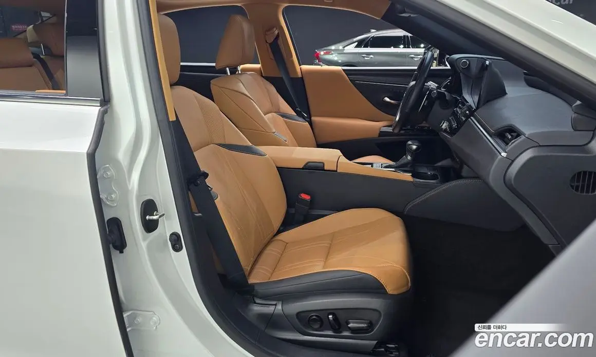 Lexus ES 2023 2.5 автомат (гидро), фото 10