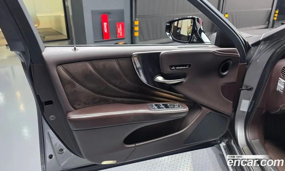 Lexus LS 2018 3.5 автомат (гидро), фото 14