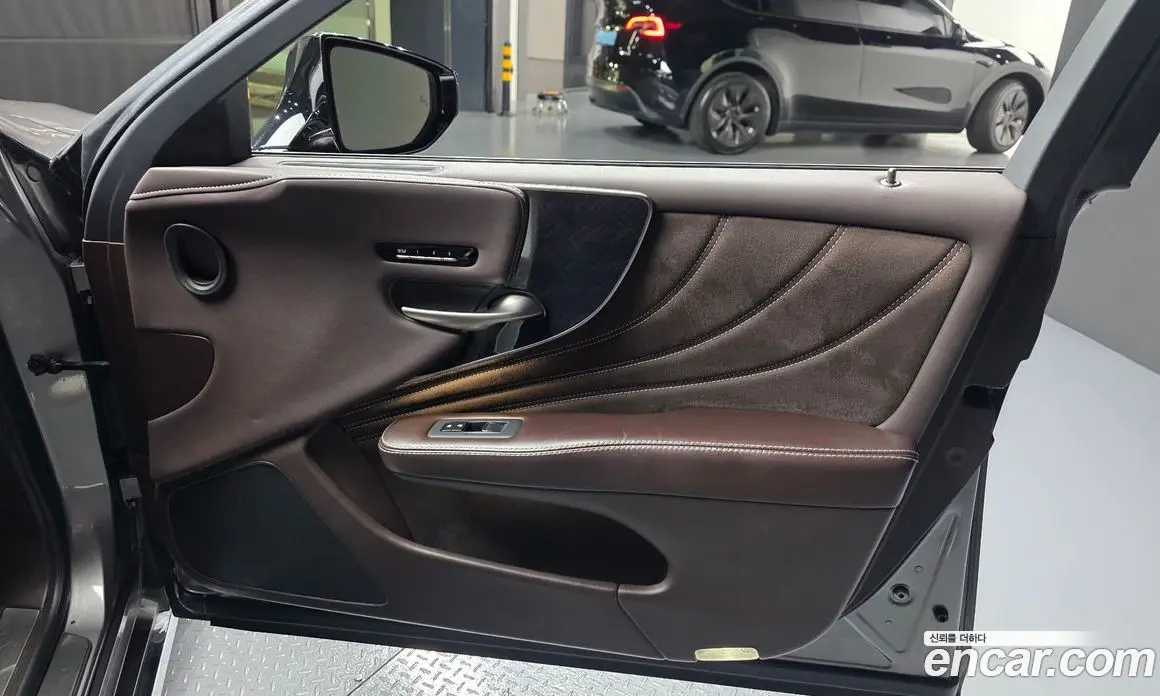 Lexus LS 2018 3.5 автомат (гидро), фото 15