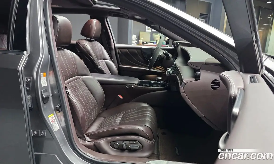 Lexus LS 2018 3.5 автомат (гидро), фото 17