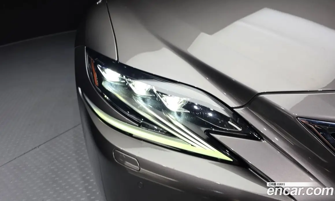 Lexus LS 2018 3.5 автомат (гидро), фото 8