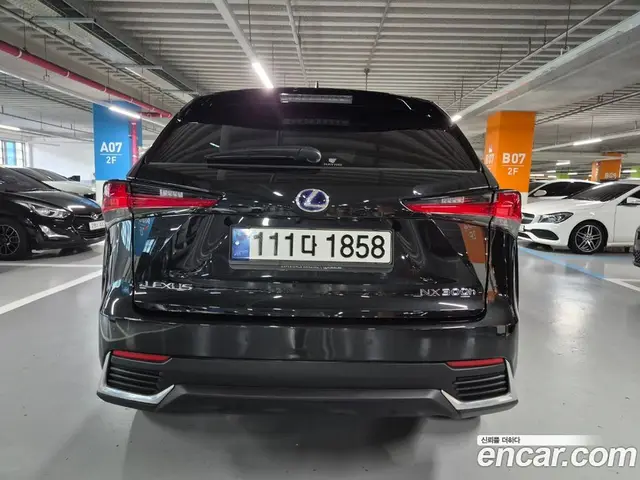 Lexus NX 2021 2.5 автомат (гидро), миниатюра 3