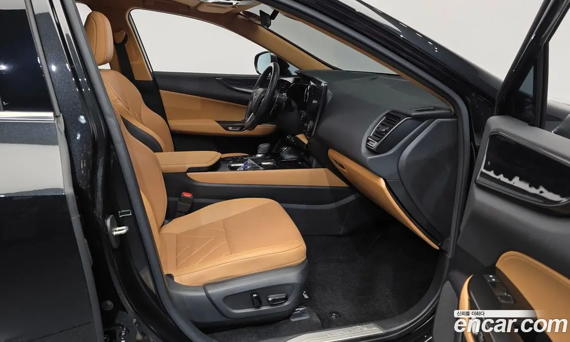 Lexus NX 2023 2.5 автомат (гидро), фото 17