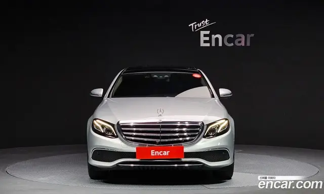 Mercedes-Benz E-Class 2019 2.0 автомат (гидро), миниатюра 3