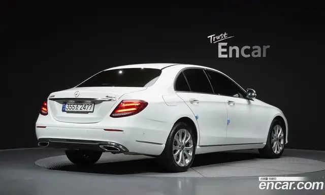 Mercedes-Benz E-Class 2020 2.0 автомат (гидро), миниатюра 2