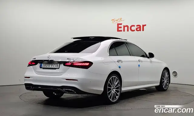 Mercedes-Benz E-Class 2022 2.0 автомат (гидро), миниатюра 2