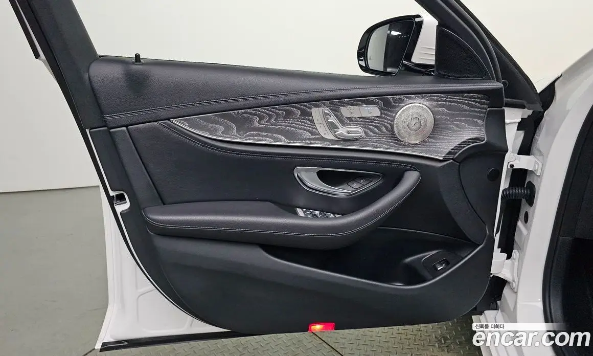 Mercedes-Benz E-Class 2022 2.0 автомат (гидро), фото 14