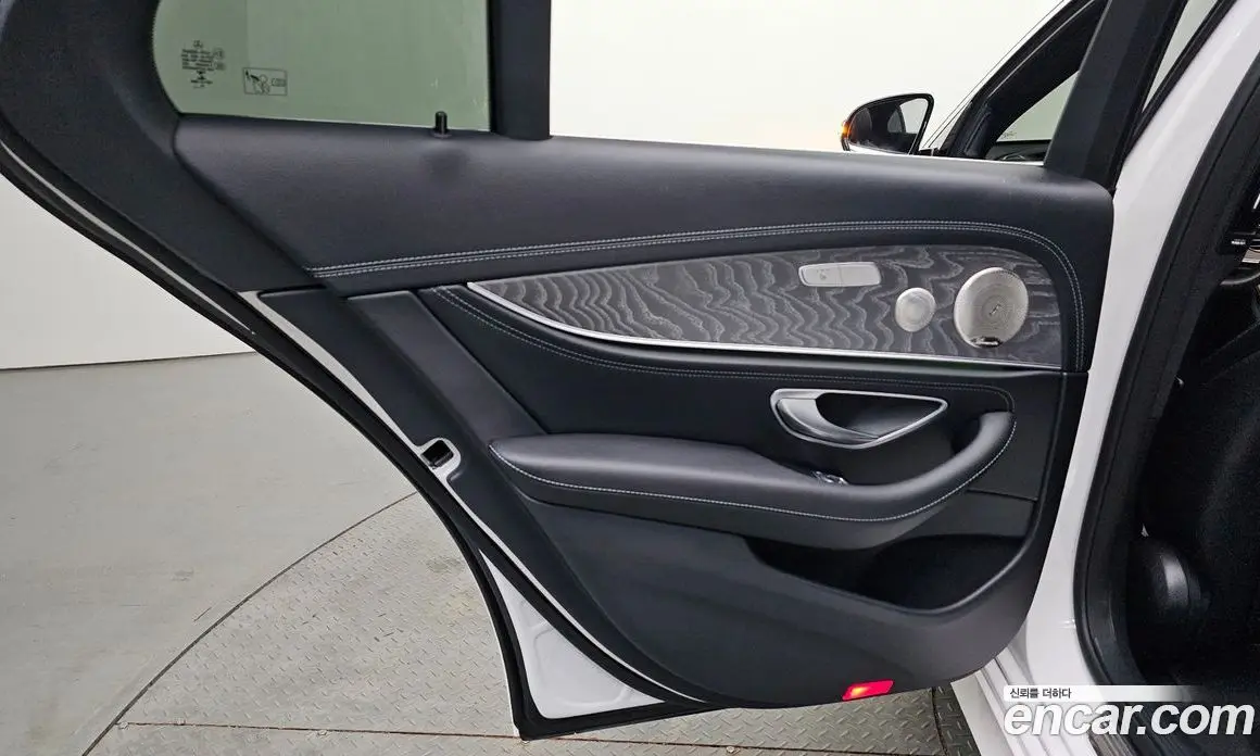 Mercedes-Benz E-Class 2022 2.0 автомат (гидро), фото 15