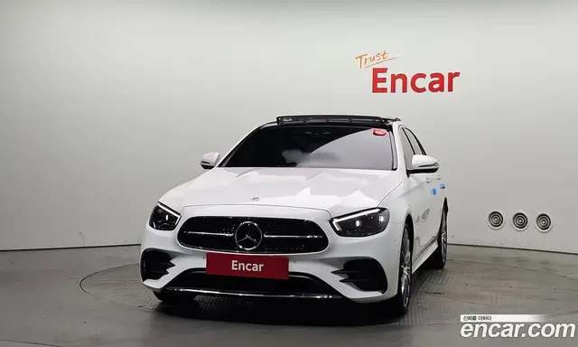 Mercedes-Benz E-Class 2022 2.0 автомат (гидро), миниатюра 3