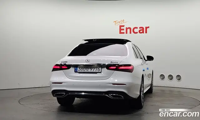 Mercedes-Benz E-Class 2022 2.0 автомат (гидро), миниатюра 4