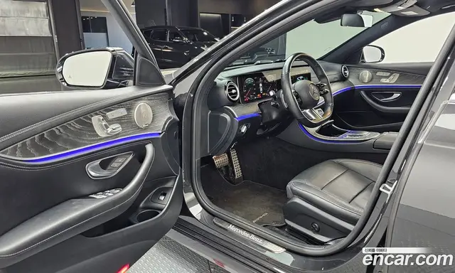 Mercedes-Benz E-Class 2022 2.0 автомат (гидро), миниатюра 12