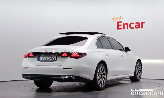 Mercedes-Benz E-Class 2024 2.0 автомат (гидро), миниатюра 2