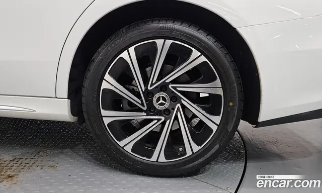 Mercedes-Benz E-Class 2024 2.0 автомат (гидро), миниатюра 7