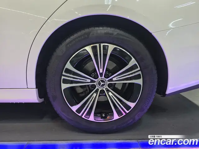 Mercedes-Benz E-Class 2025 2.0 автомат (гидро), миниатюра 5