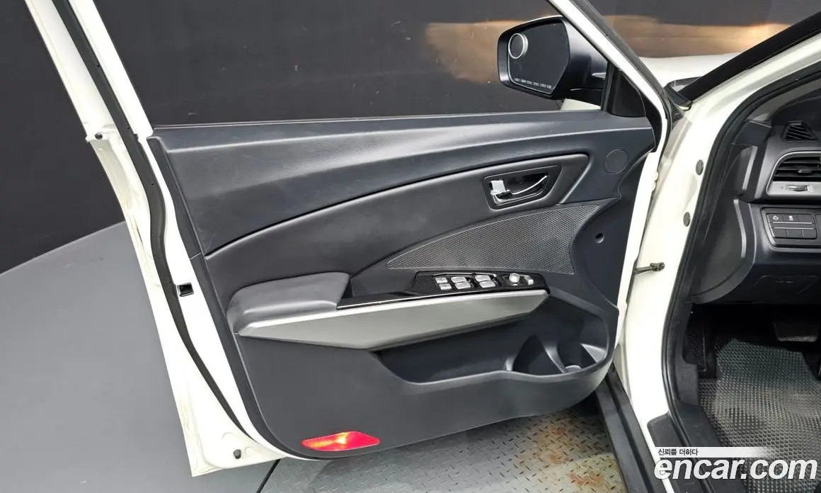 SsangYong TIBOLI 2015 1.6 автомат (гидро), фото 14