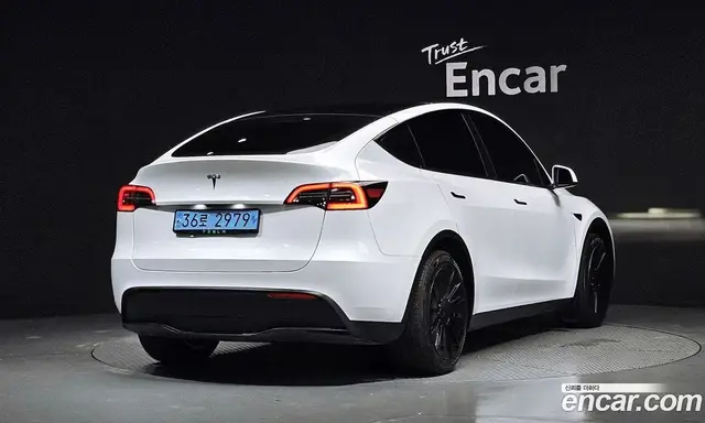 Tesla Model Y 2023 0.2 автомат (гидро), миниатюра 2