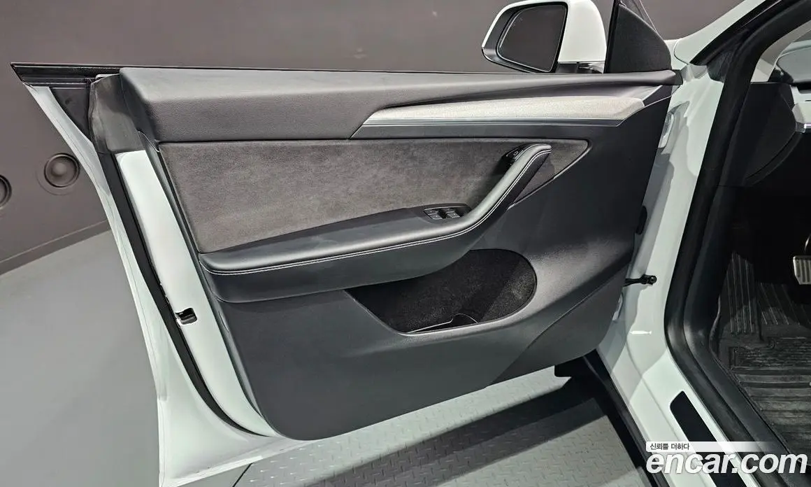 Tesla Model Y 2023 0.2 автомат (гидро), фото 14