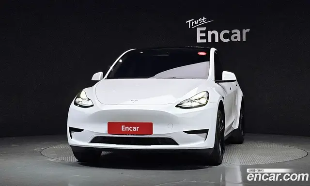 Tesla Model Y 2023 0.2 автомат (гидро), миниатюра 3