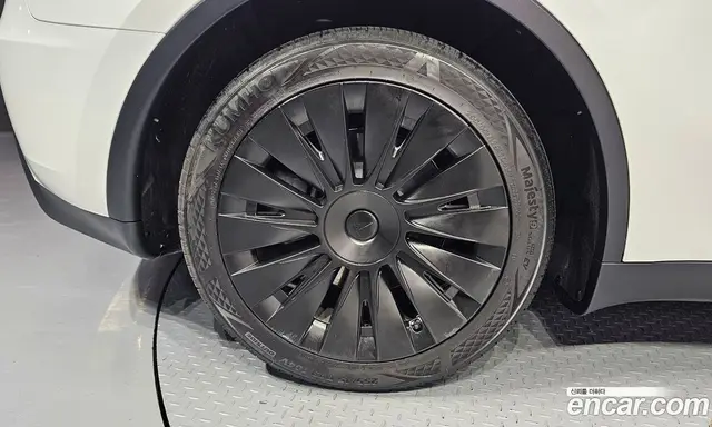 Tesla Model Y 2023 0.2 автомат (гидро), миниатюра 5