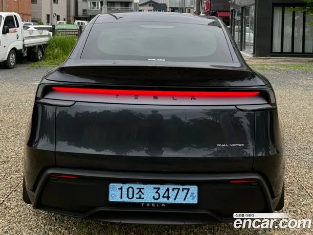 Tesla Model Y 2025 автомат (гидро), миниатюра 4