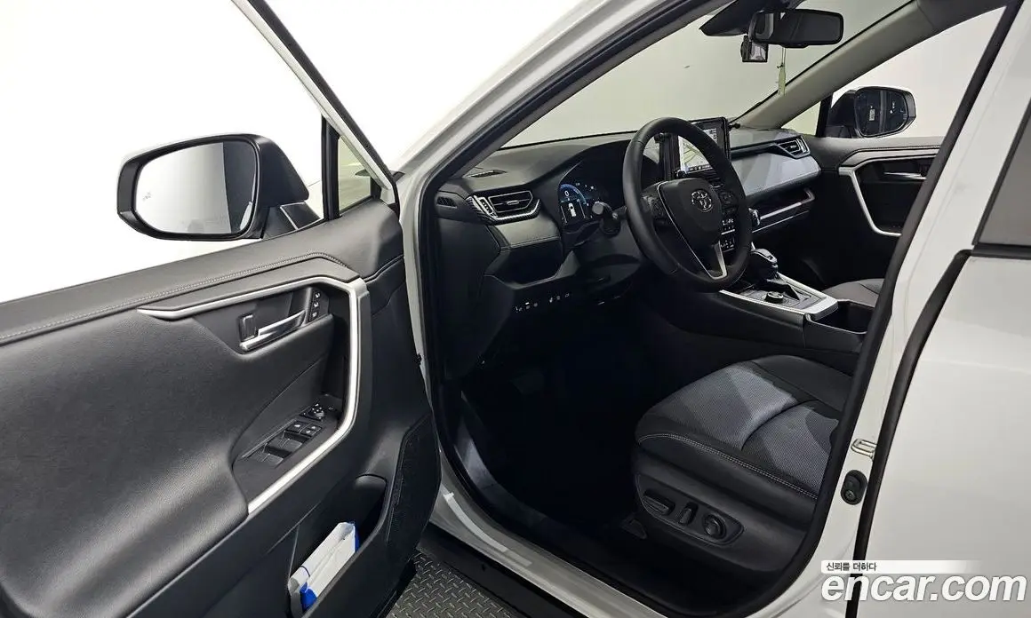 Toyota RAV4 2025 2.5 автомат (гидро), фото 13