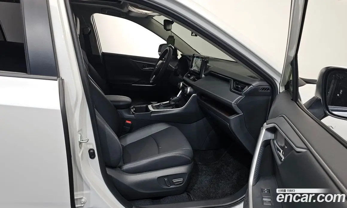 Toyota RAV4 2025 2.5 автомат (гидро), фото 16